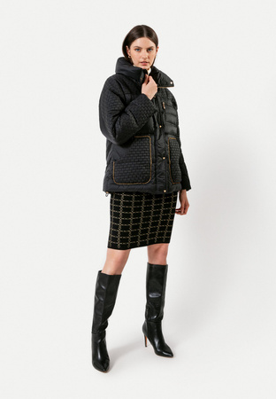 Puchowa kurtka ze złotymi elementami