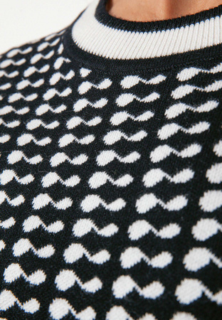 Czarno biały sweterek z wełną