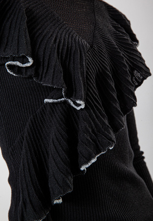 Czarna dzianinowa bluzka z falbaną