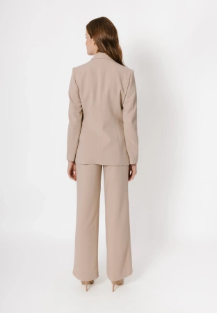 Długi dwurzędowy żakiet w beżowym kolorze