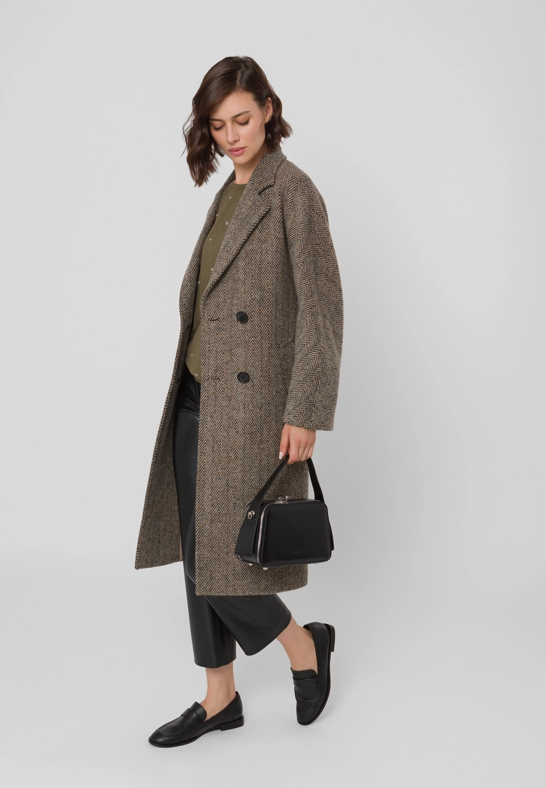 Dwurzędowy płaszcz w jodełkę