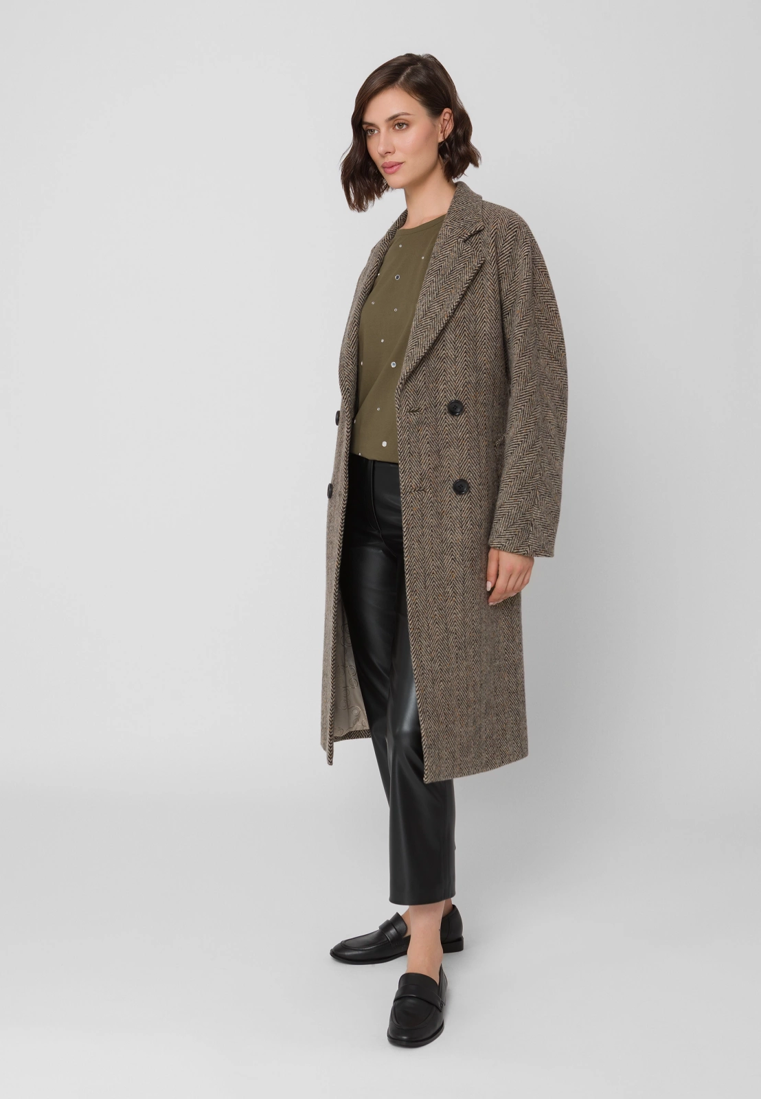 Dwurzędowy płaszcz w jodełkę