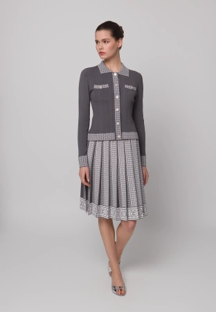 Szary kardigan z ozdobnym wykończeniem