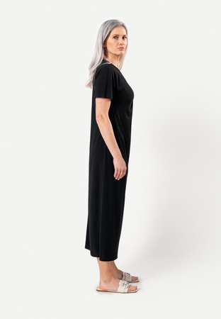 Długa luźna sukienka z ozdobnym kółkiem