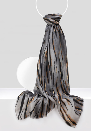 Wiskozowy szal w zwierzęcy motyw