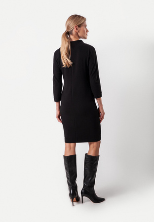 Prosta sukienka ze stójką zapinana na suwak