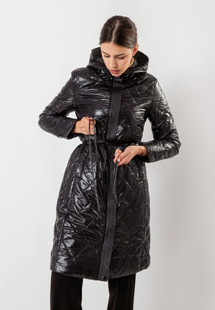 Czarna pikowana kurtka z wiązaniem w pasie