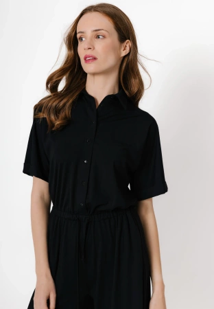 Kombinezon zapinany do pasa z szerokimi nogawkami