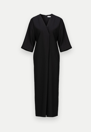 Czarny kombinezon z asymetrycznym przodem o luźnej formie