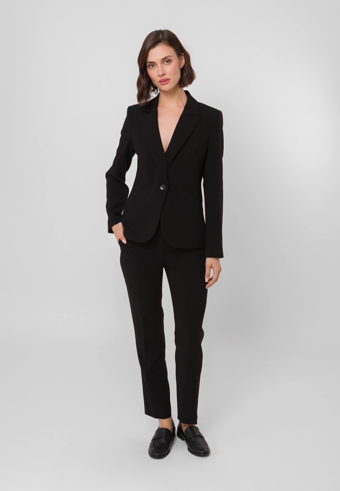 Klasyczny żakiet zapinany na jeden guzik