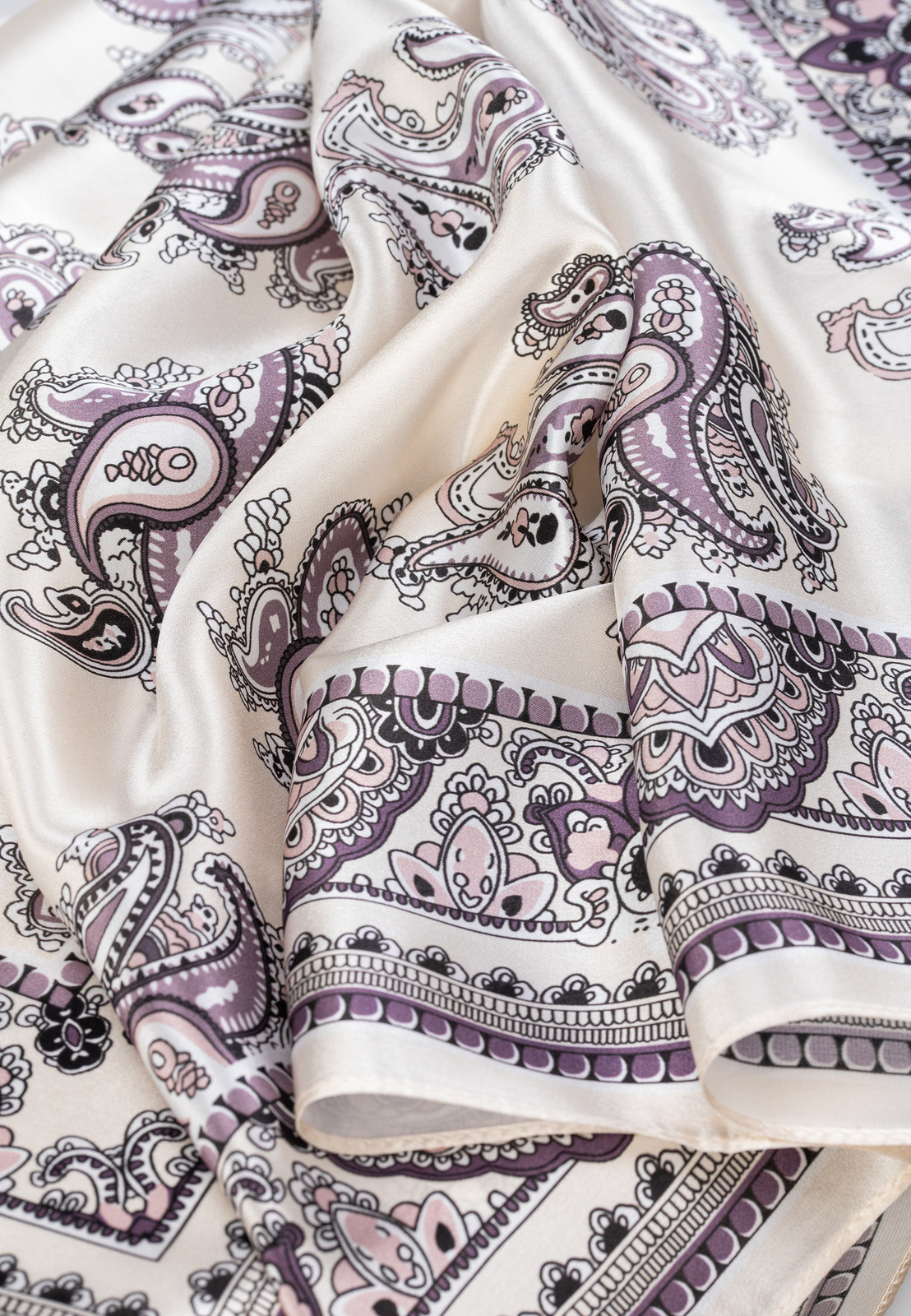 Jedwabna apaszka we wzór paisley