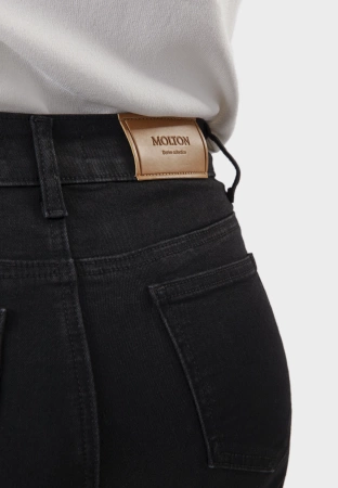 Klasyczne czarne jeansy