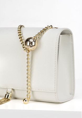 Wizytowa torebka zdobiona chwostem z łańcuszków