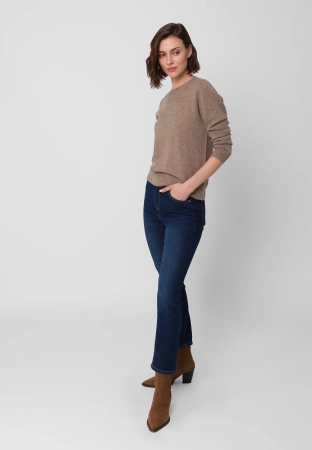 Wełniany sweter w kolorze beżowym