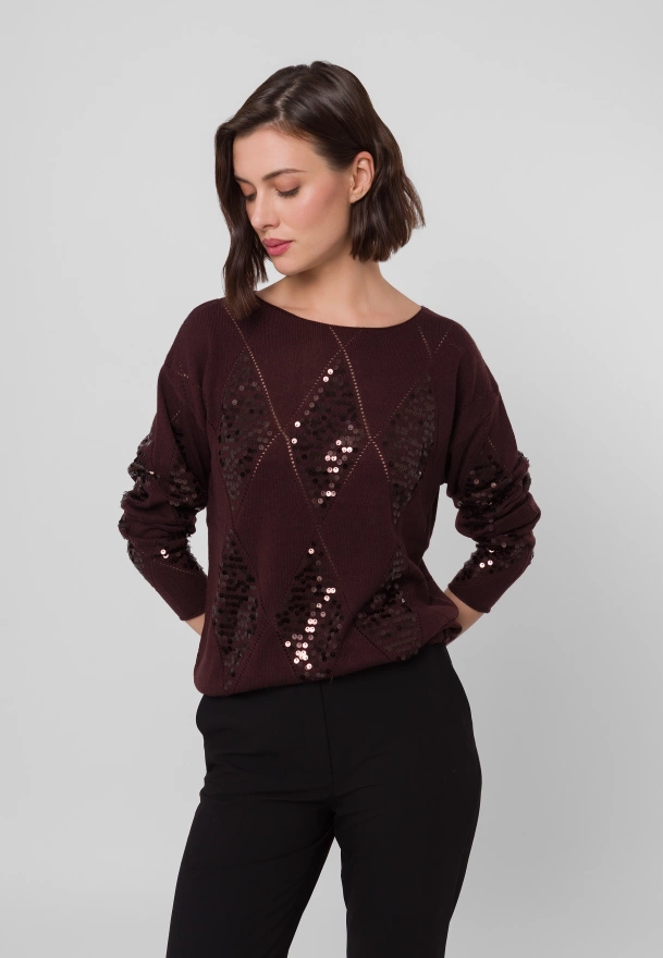 Brązowy sweter zdobiony cekinami