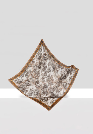 Jedwabna apaszka w brązowe kwiaty