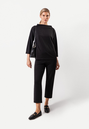 Czarna bluzka z dekoltem w łódkę