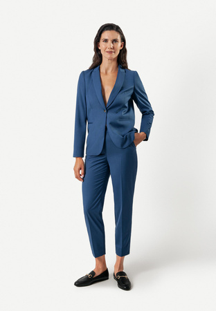 Niebieski żakiet o prostym kroju