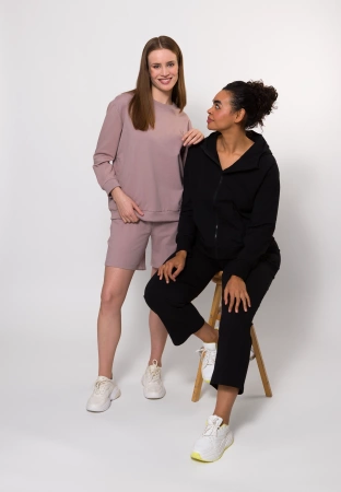 Czarne dresowe spodnie z prostą nogawką