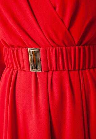 Czerwona sukienka z kopertowym dekoltem