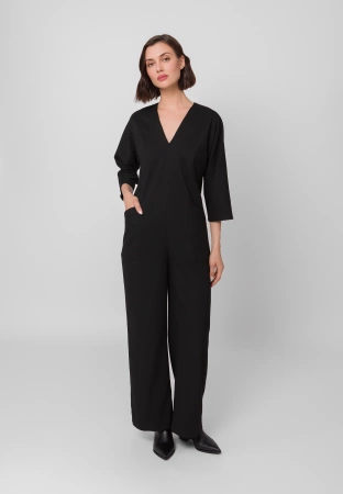 Kombinezon z dekoltem w serek