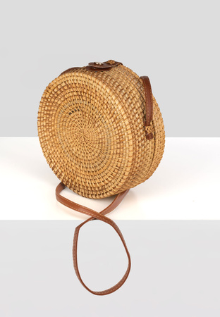 Okrągła rattanowa torebka