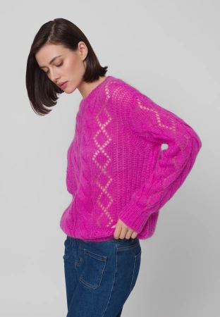 Amarantowy sweter z ażurowym splotem