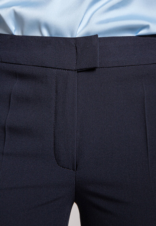 Granatowe cygaretki w kant