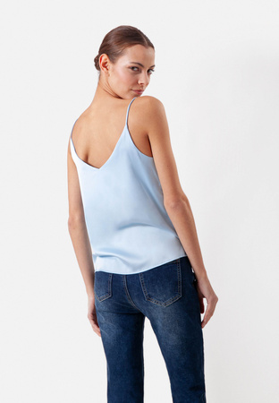 Błękitny satynowy top na cienkich ramiączkach