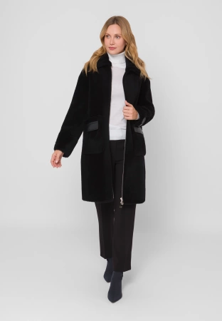 Wełniane futro ze skórzanymi elementami