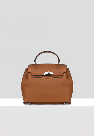 Camelowa torebka z oryginalnym zapięciem