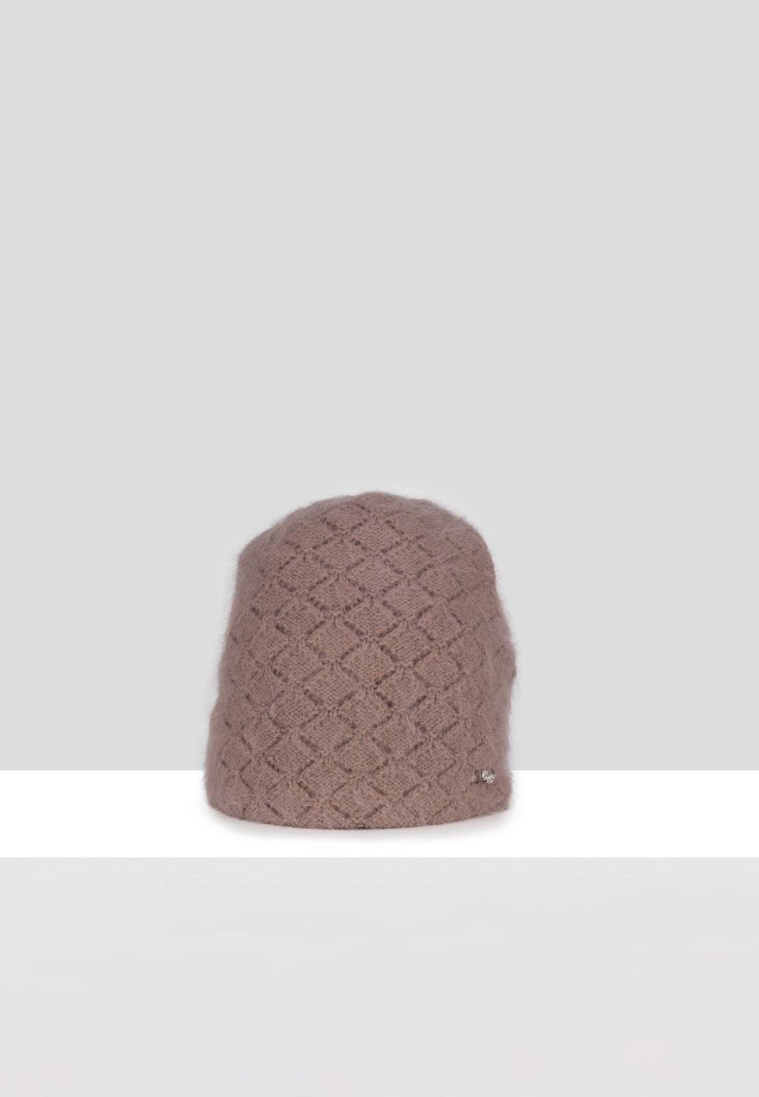 Brązowa czapka w romby z naturalnym włosiem