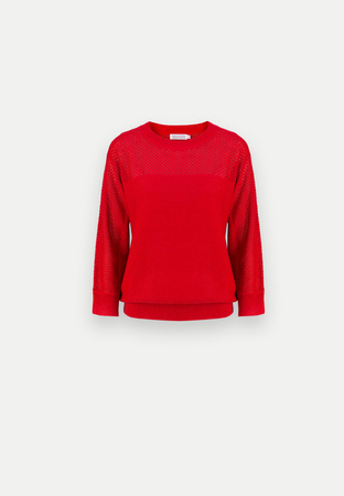 Czerwony sweter z ryżowym splotem