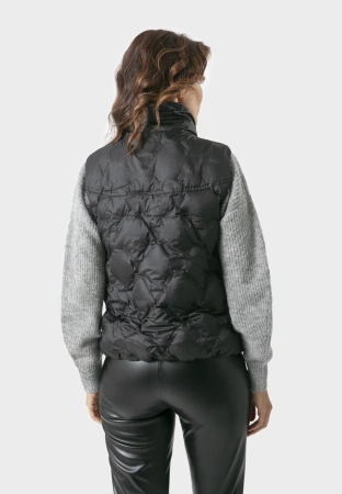 Czarna puchowa kamizelka z naturalnym wypełnieniem