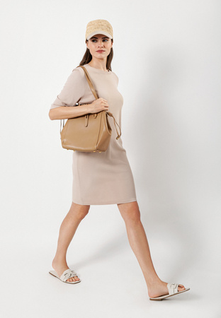 Beżowa dzianinowa sukienka