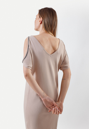 Beżowa dzianinowa sukienka z odkrytymi ramionami