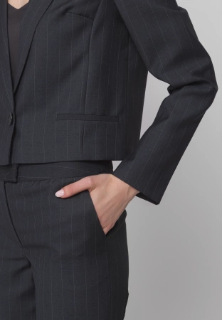 Spodnie w prążek z szeroką nogawką