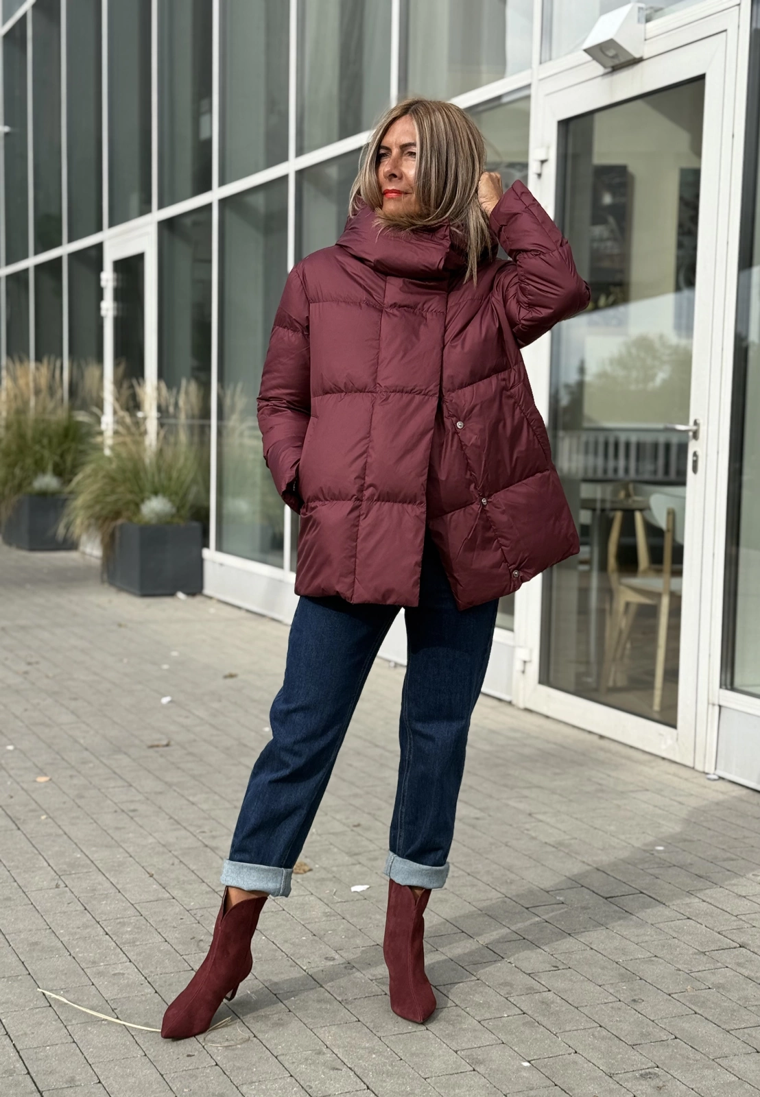 Bordowa pikowana kurtka z kapturem