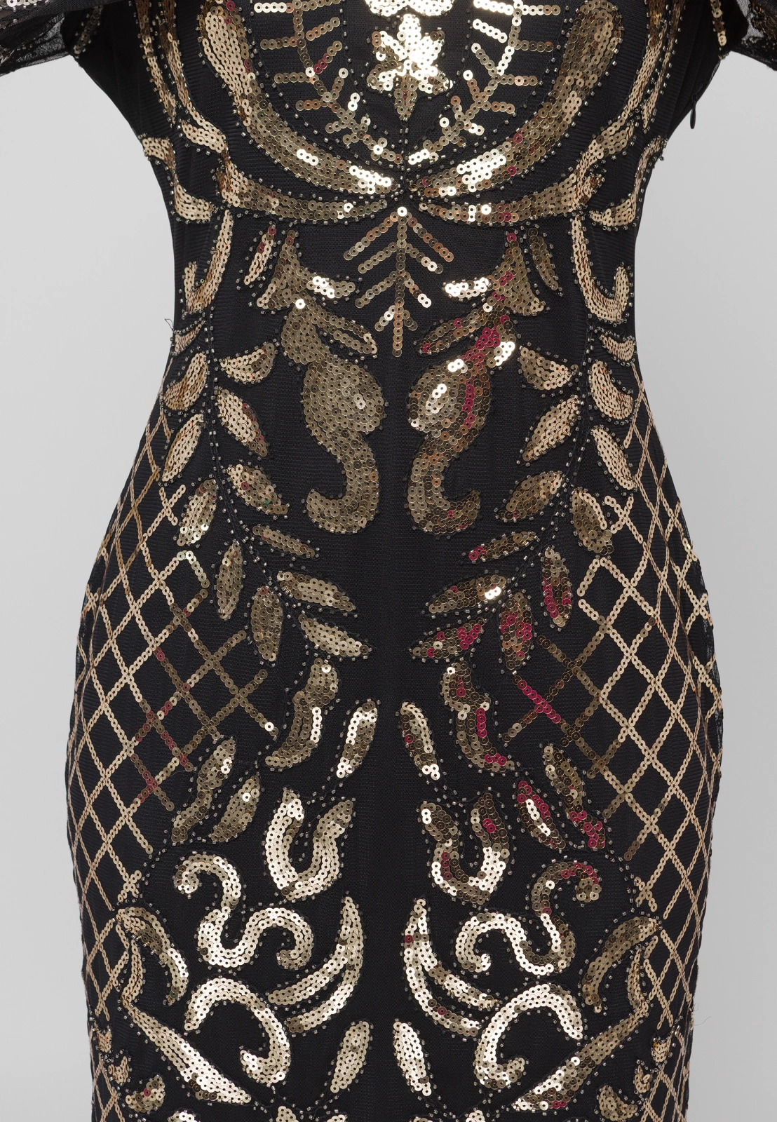Czarna wizytowa sukienka wyszywana złotymi cekinami