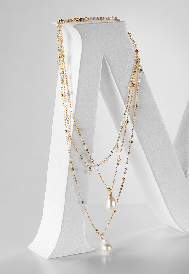 Kaskadowy naszyjnik z perłowymi koralikami