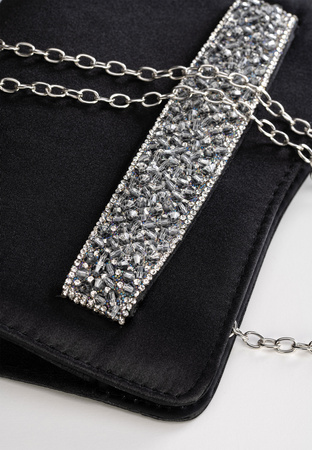 Elegancka torebka z ozdobną rączką w kolorze czarnym