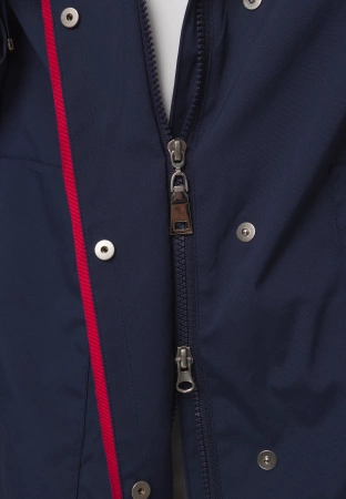 Granatowy płaszcz z czerwonymi ściągaczami