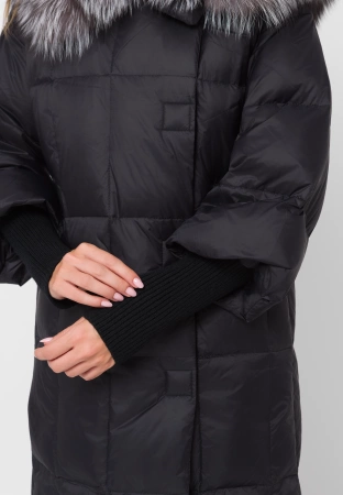 Puchowa kurtka z naturalnym kołnierzem