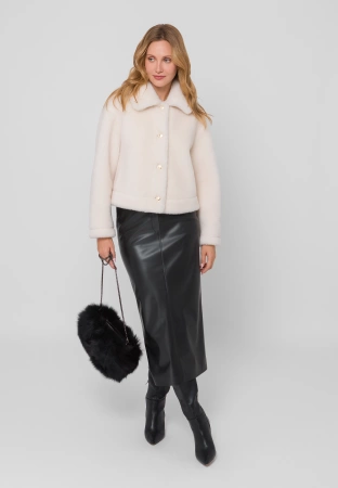 Krótkie wełniane futerko w kolorze ecru