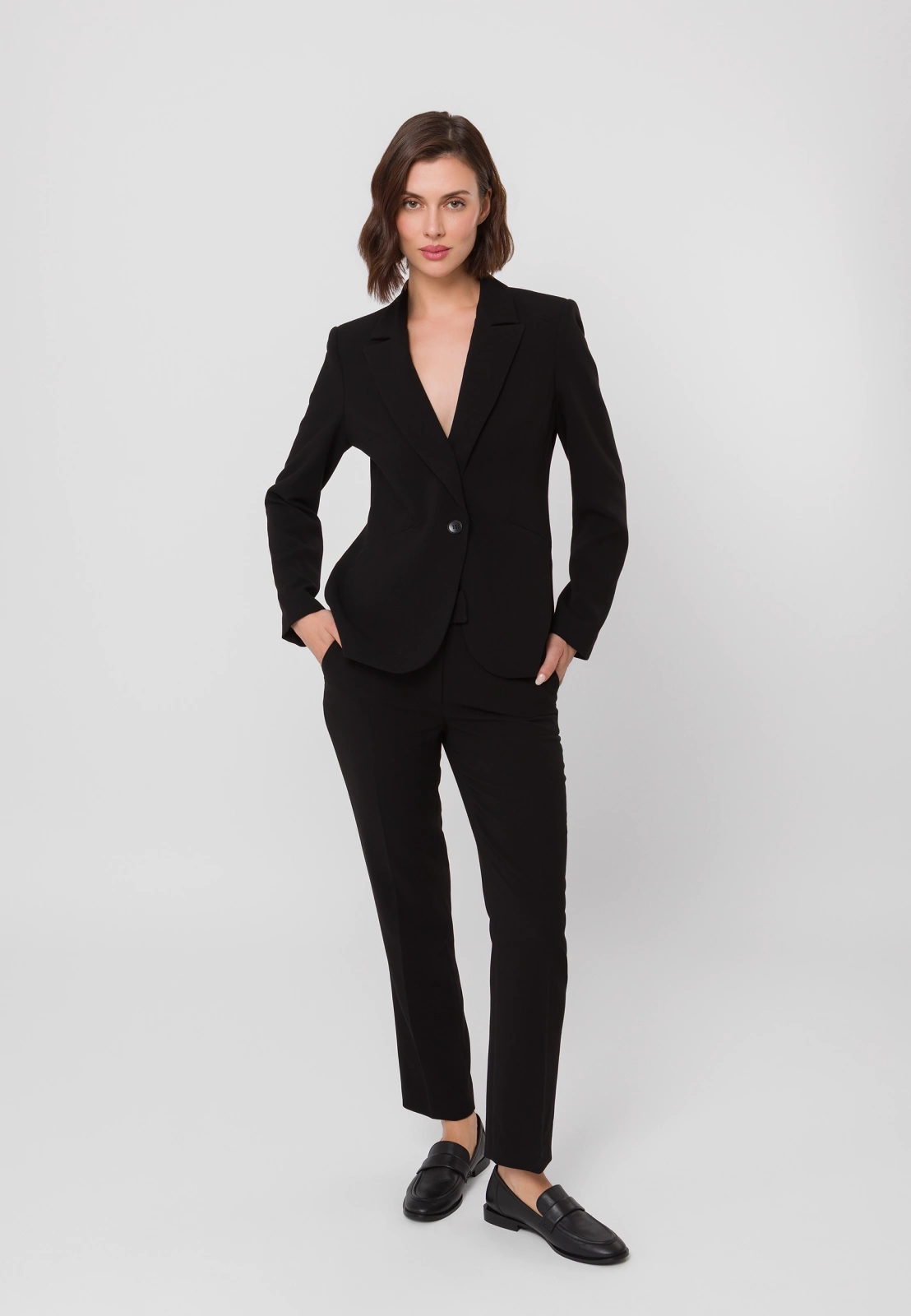 Klasyczny żakiet zapinany na jeden guzik