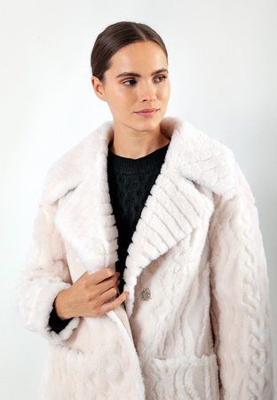 Delikatnie różowe futro 100% wełna