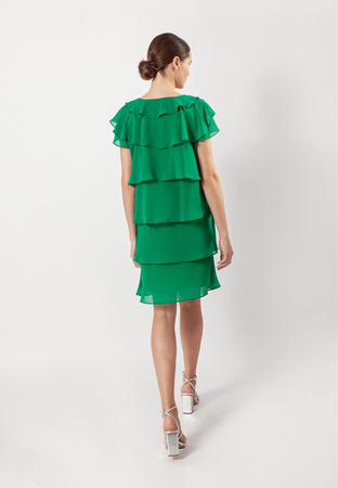 Zielona zwiewna sukienka z falbanami
