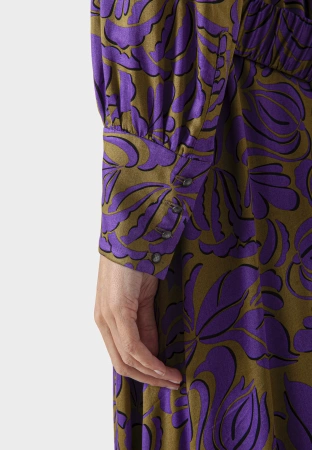 Długa sukienka z wiskozy z kopertowym dekoltem