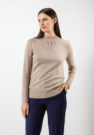 Beżowy półgolf z marszczeniem pod szyją