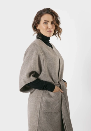 Beżowy wełniany płaszcz z wiązaniem